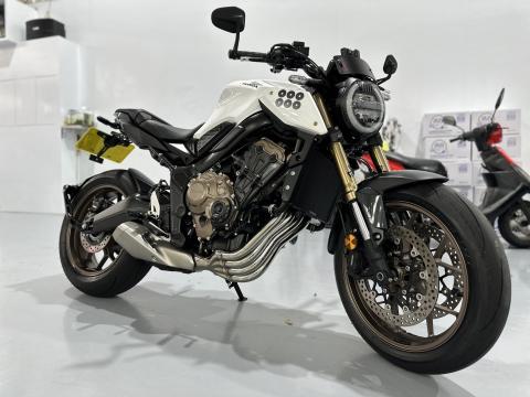 HONDA CB650R 精緻洗車